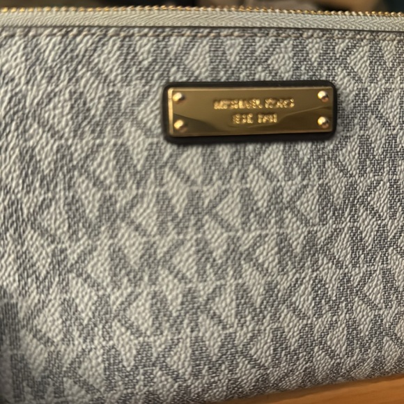Authentic Michael Kors signature wallet/wristlet. - Picture 8 of 8